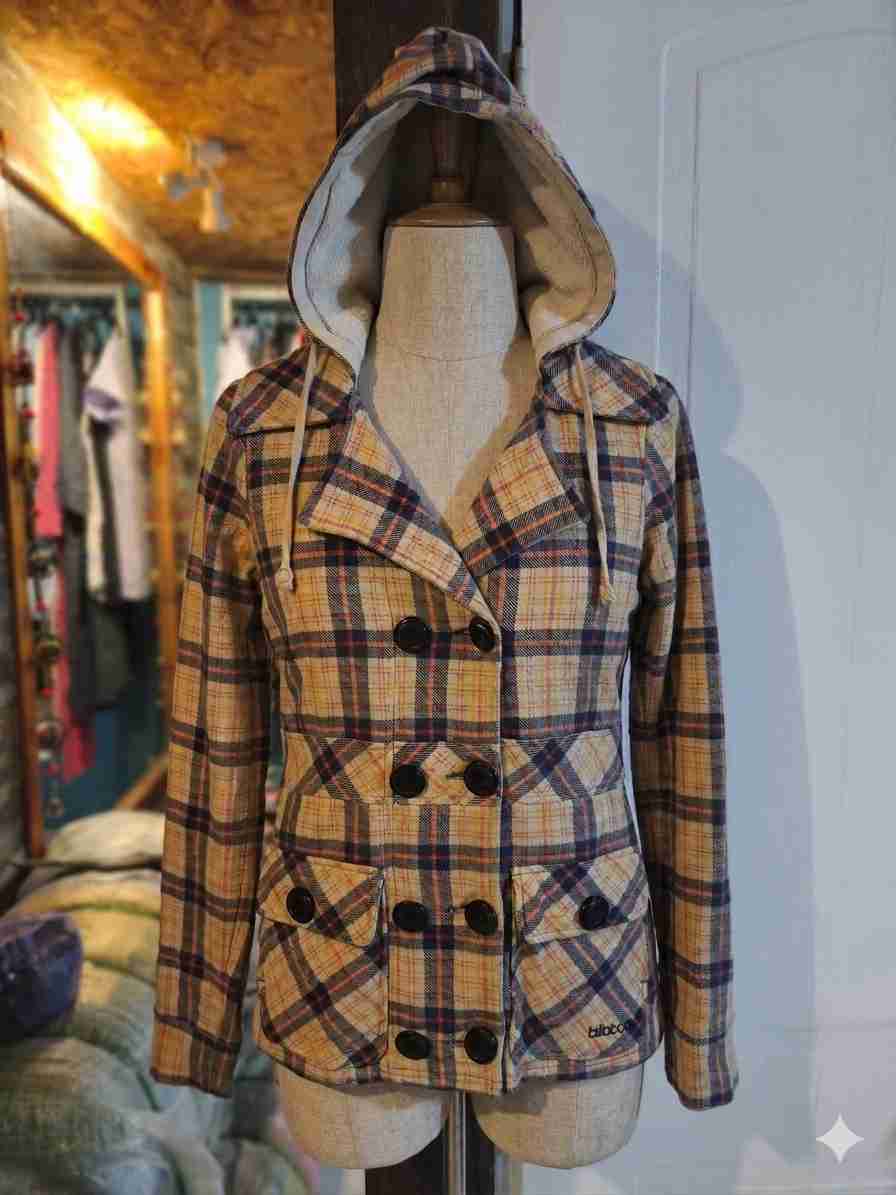 Chaqueta a cuadros con capucha