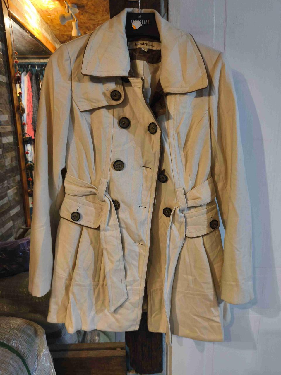 Trench coat beige con cinturón