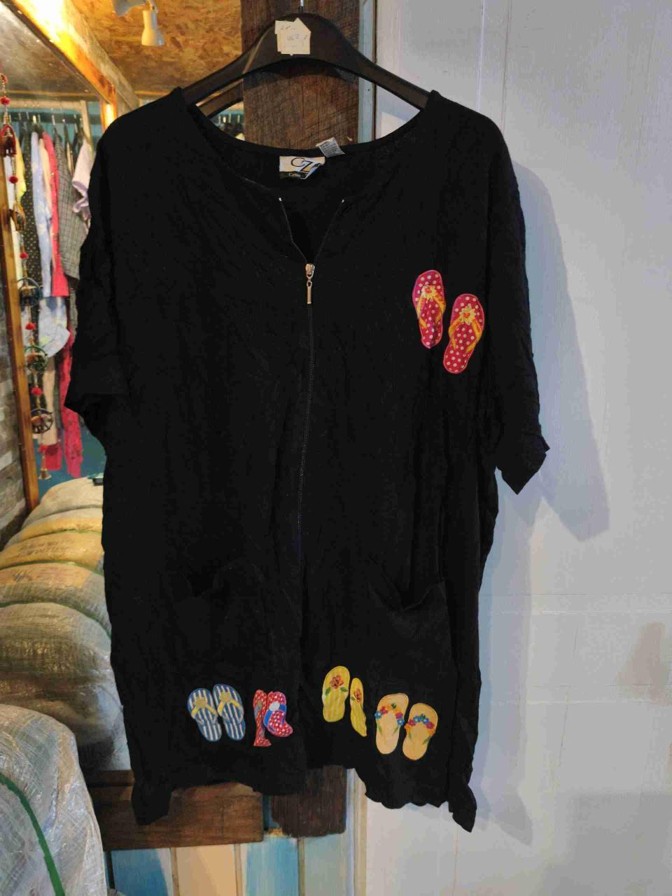 Pijama negro  con diseño de sandalias