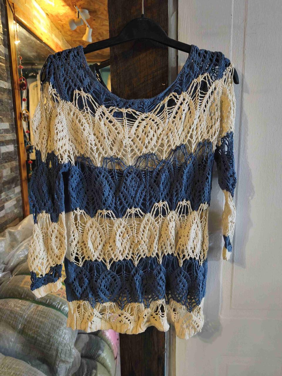 Chaleco de  encaje azul y crema