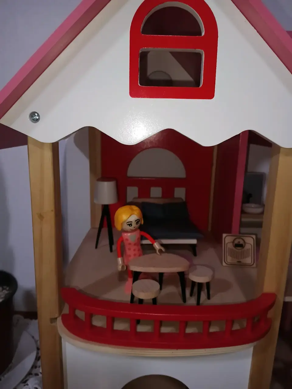 Casa de muñecas grande de madera - miniatura 4