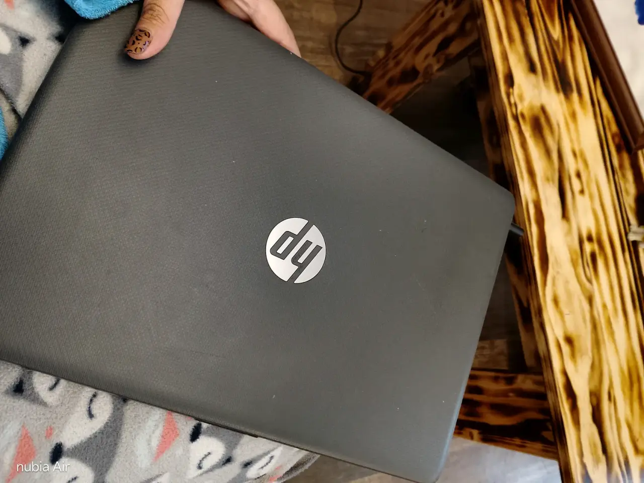 Notebook HP gris oscuro - miniatura 1