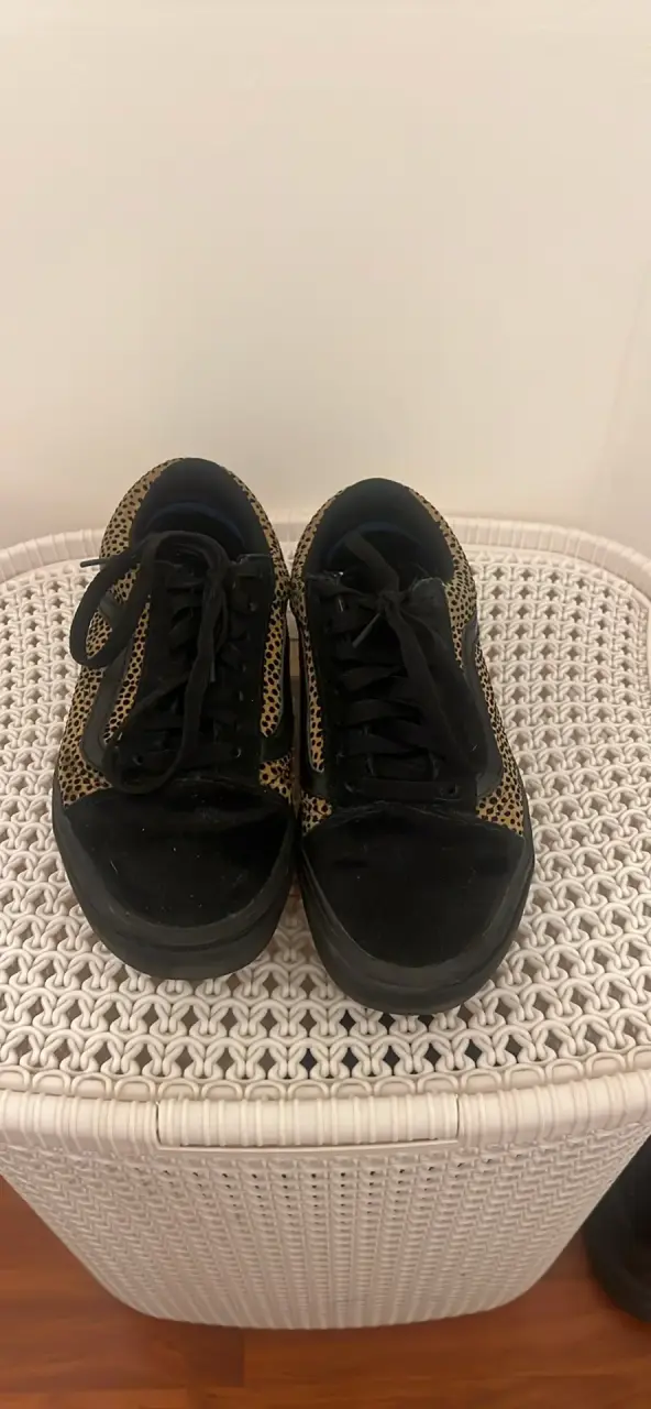 Zapatillas negras con diseño animal print - miniatura 4