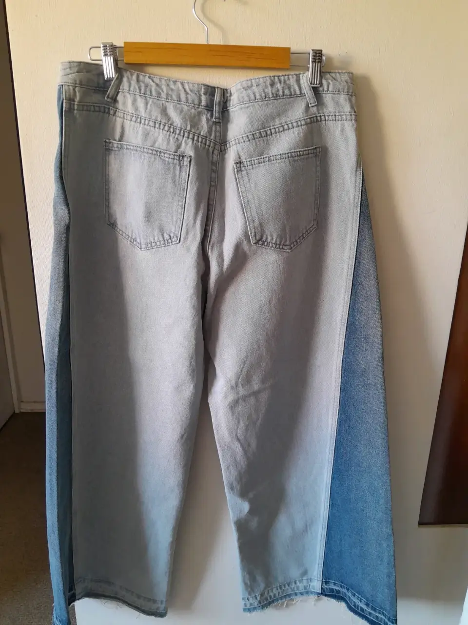 Jeans acampanados bicolor nuevos - miniatura 3