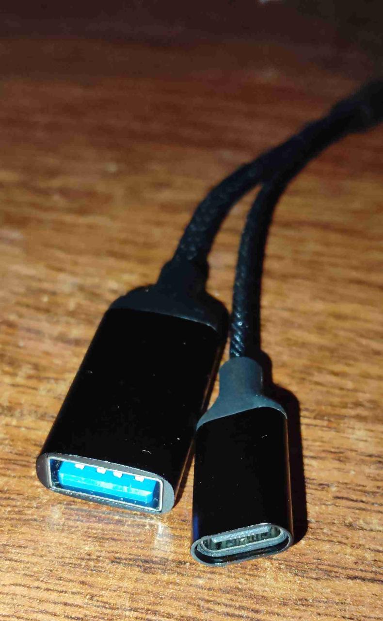 Cable OTG USB-C con entrada de carga - miniatura 2