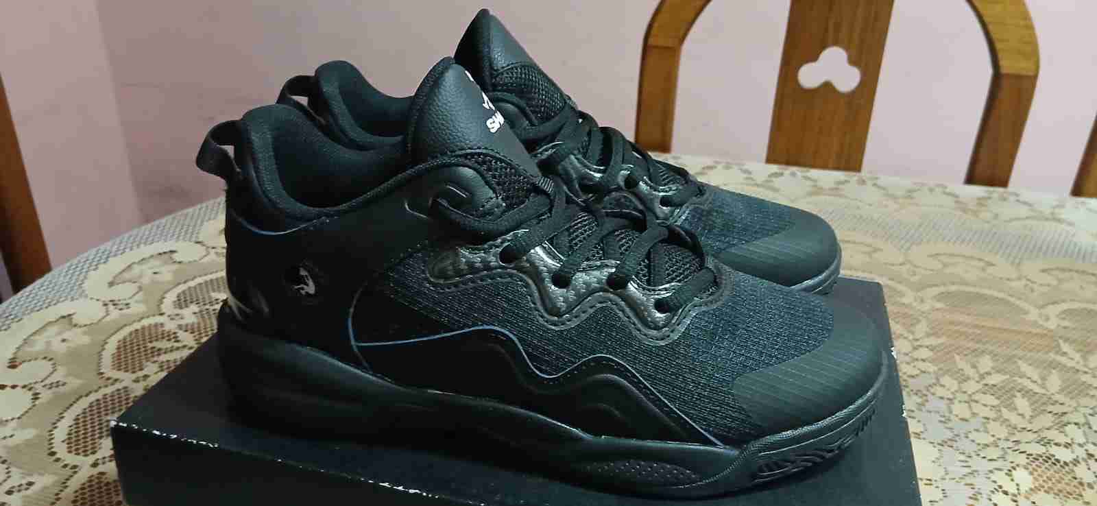 Zapatillas negras deportivas - miniatura 1