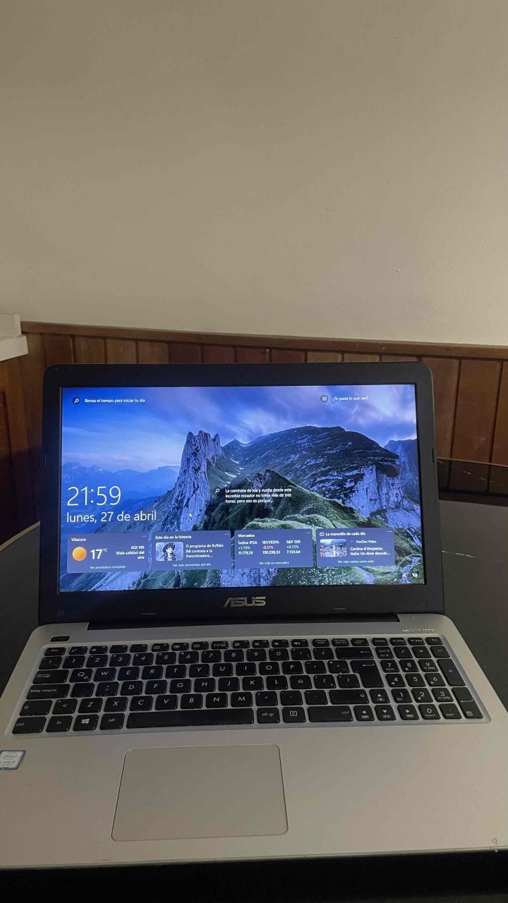 Laptop ASUS 15 pulgadas - miniatura 1