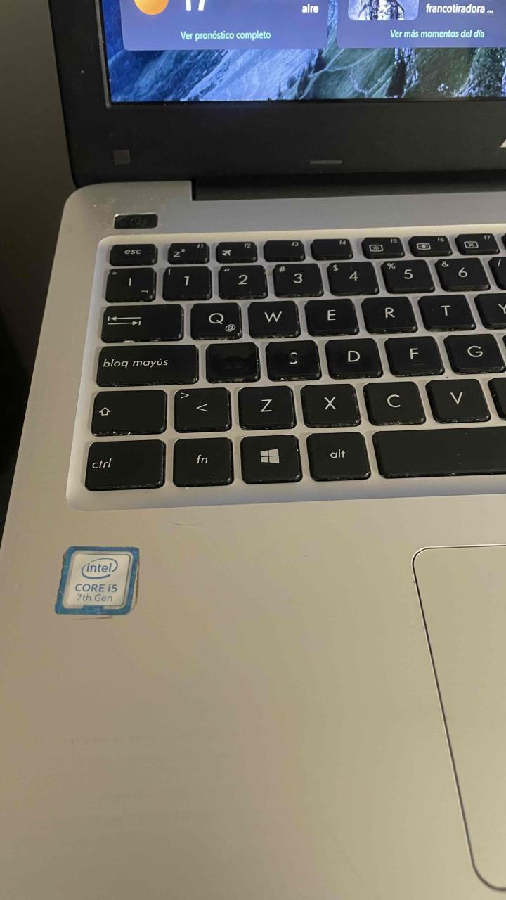 Laptop ASUS 15 pulgadas - miniatura 2