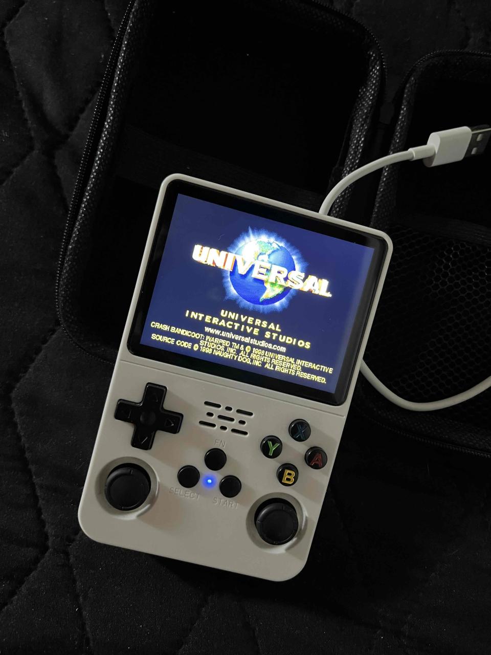 Consola portátil con juegos retro - miniatura 1