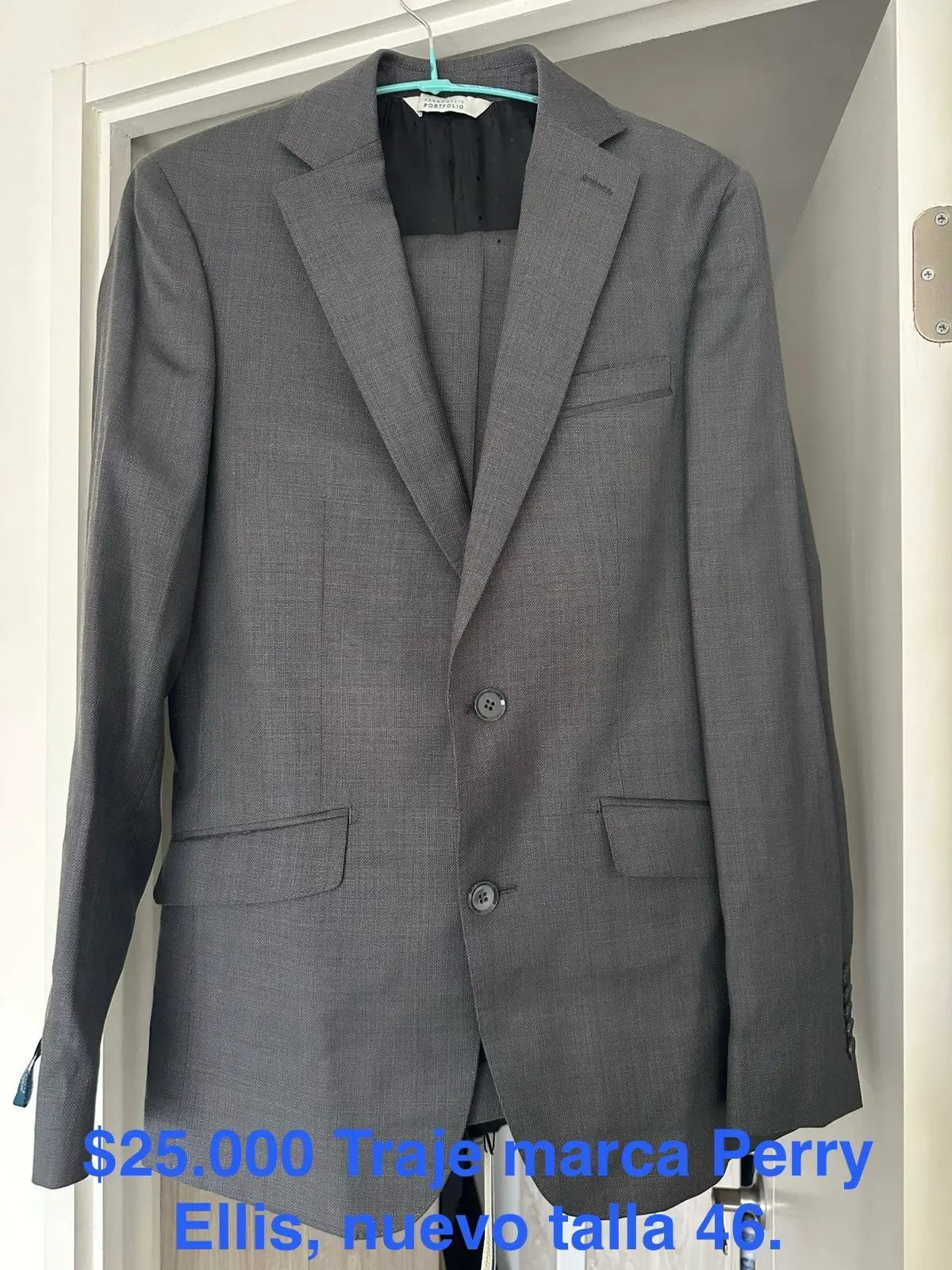Traje gris Perry Ellis nuevo
