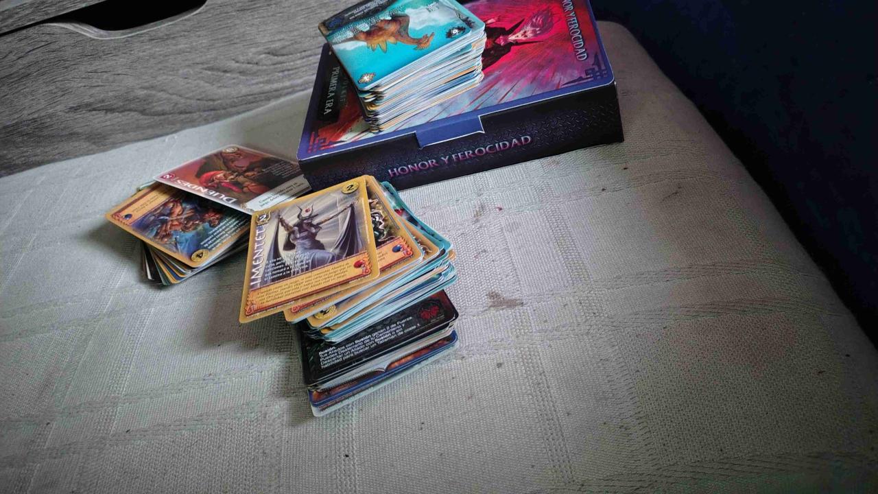 Mazo de cartas mitos y leyendas negociable - miniatura 1