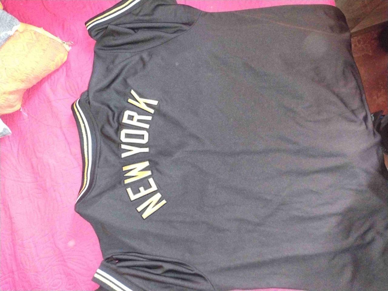 Polera Adidas negra con rayas nueva la cámara mal - miniatura 4