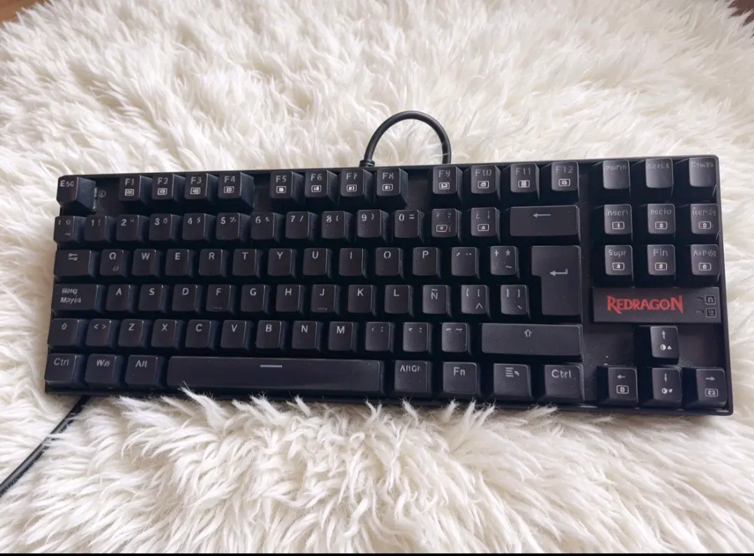 Teclado mecánico Redragon negro