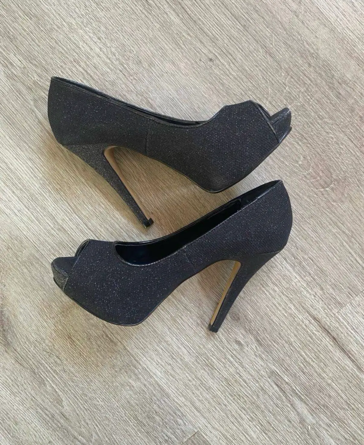 Tacones negros con brillo - miniatura 1