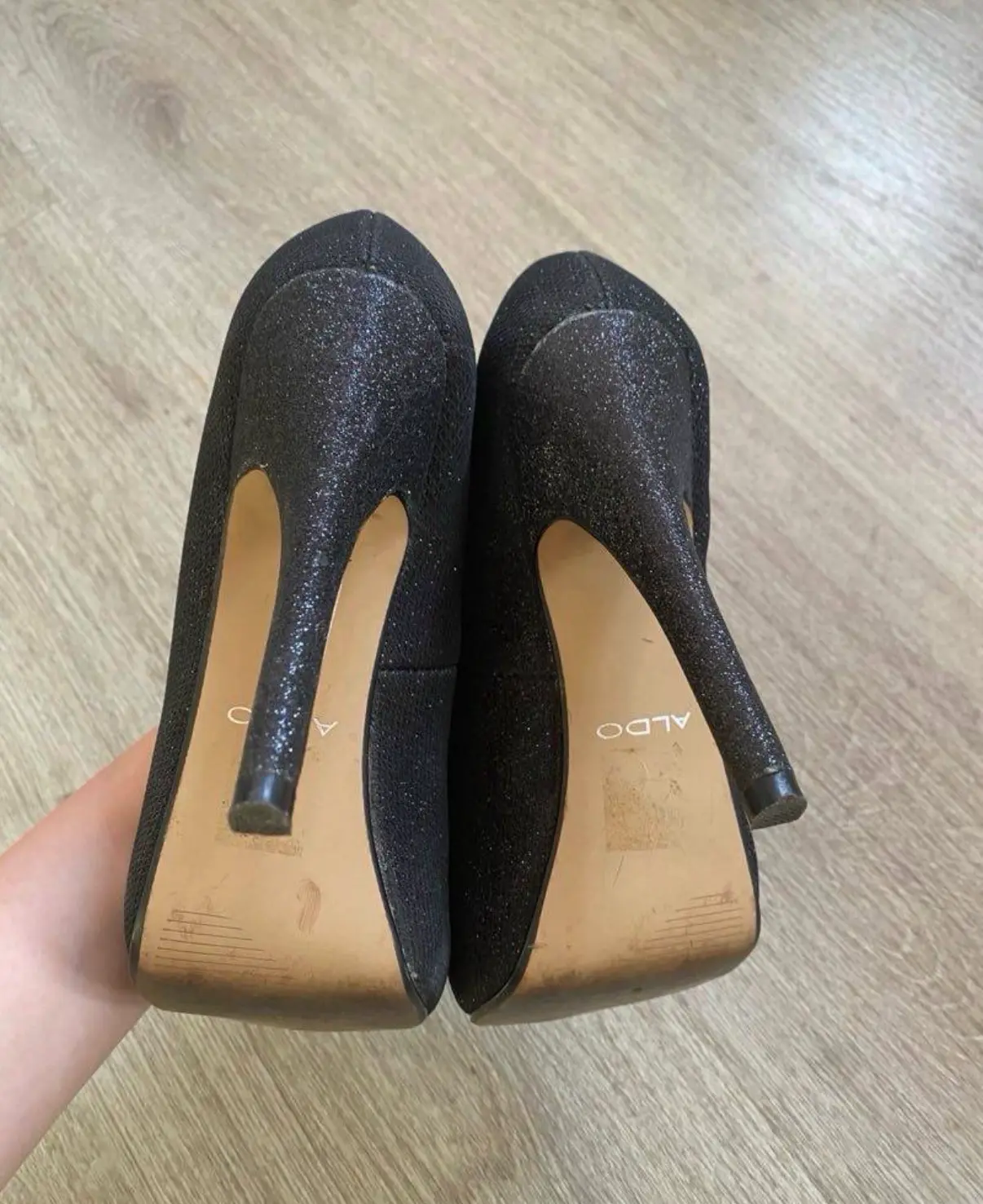 Tacones negros con brillo - miniatura 3
