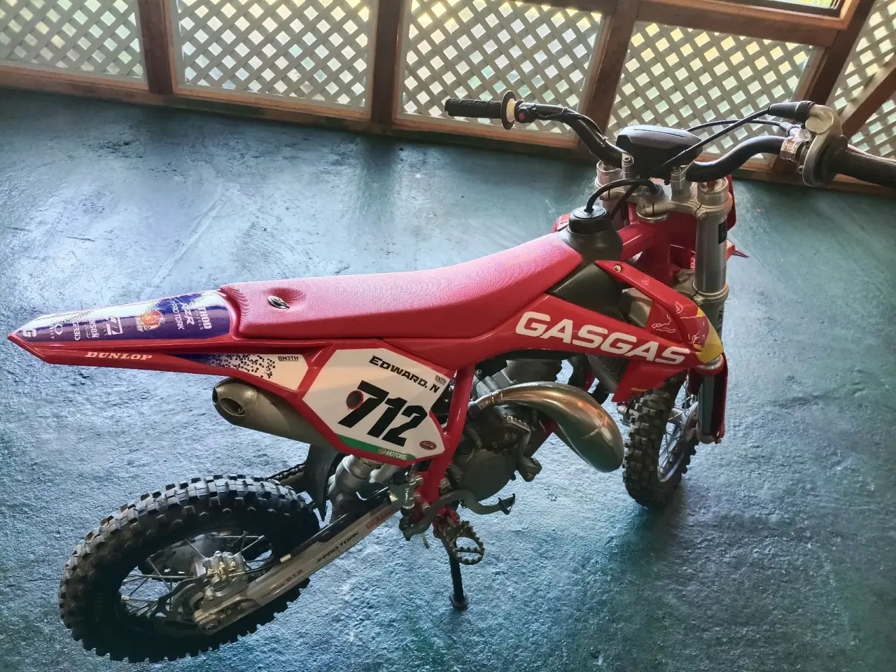 Moto de cross GasGas roja - miniatura 4