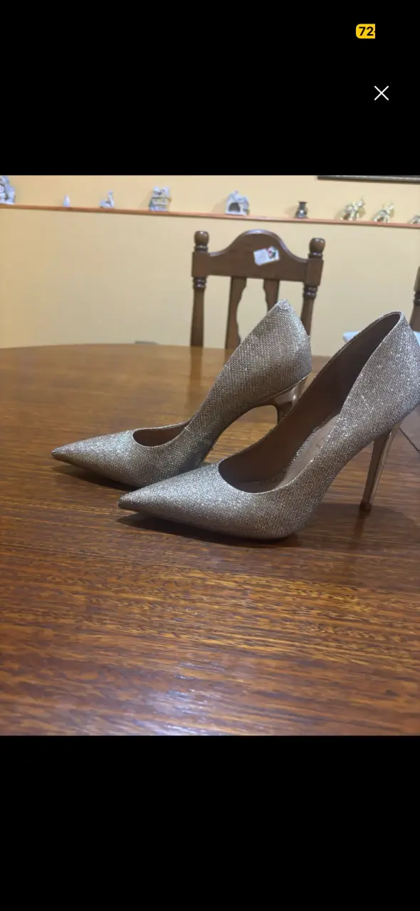 Zapatos de tacón brillo dorado - miniatura 2