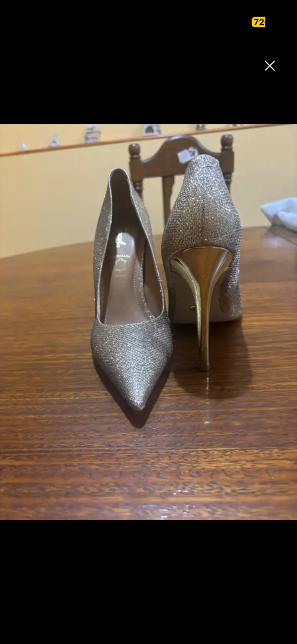 Zapatos de tacón brillo dorado - miniatura 3