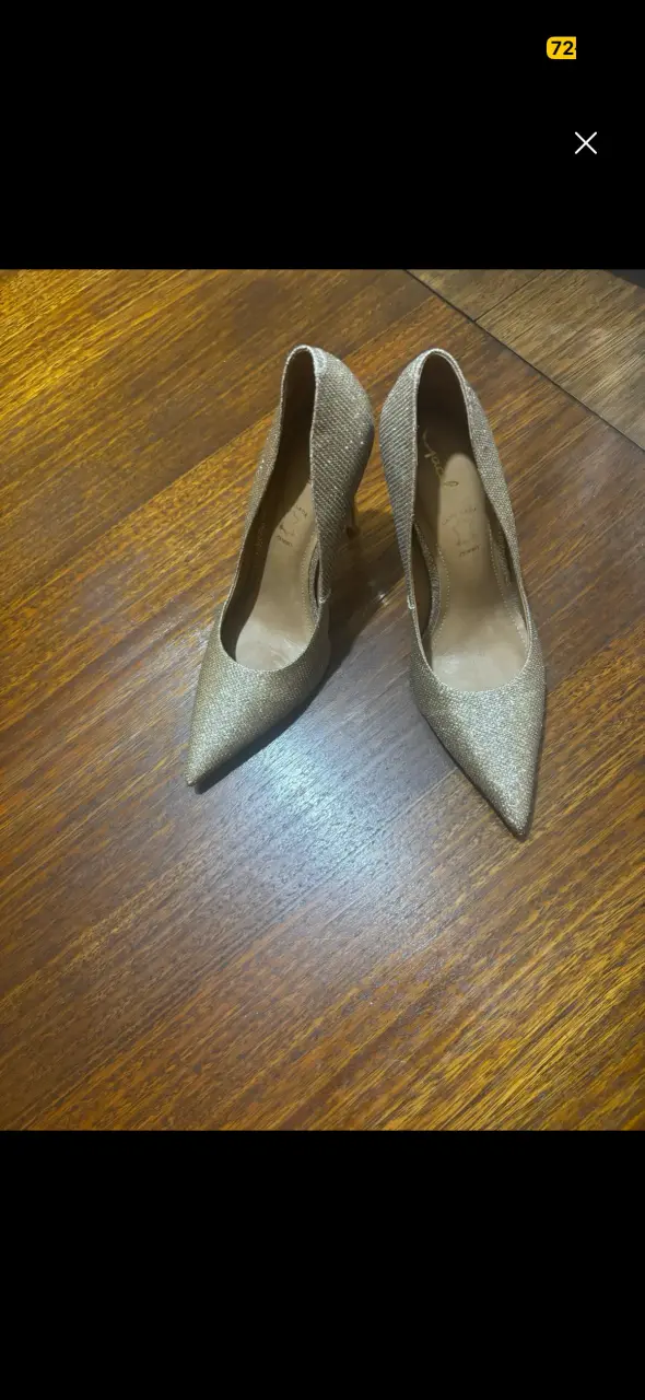 Zapatos de tacón brillo dorado - miniatura 4