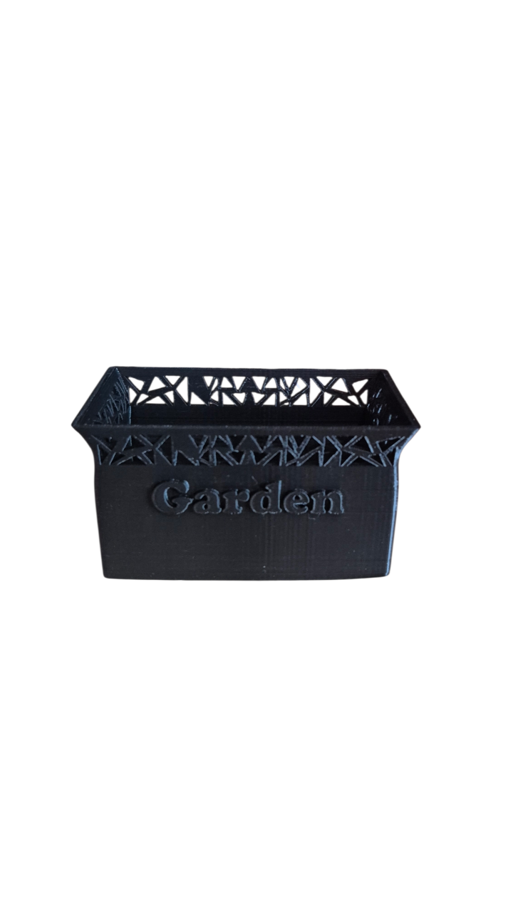 Macetero negro para jardín