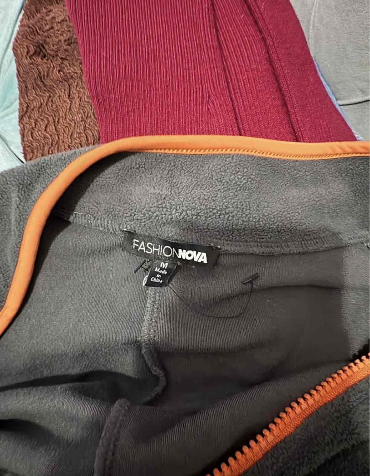 Vestido jersey gris con detalles naranjas - miniatura 2