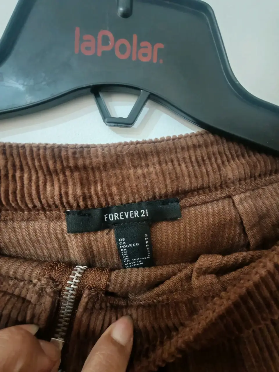 Pantalones naranjas con textura - miniatura 4