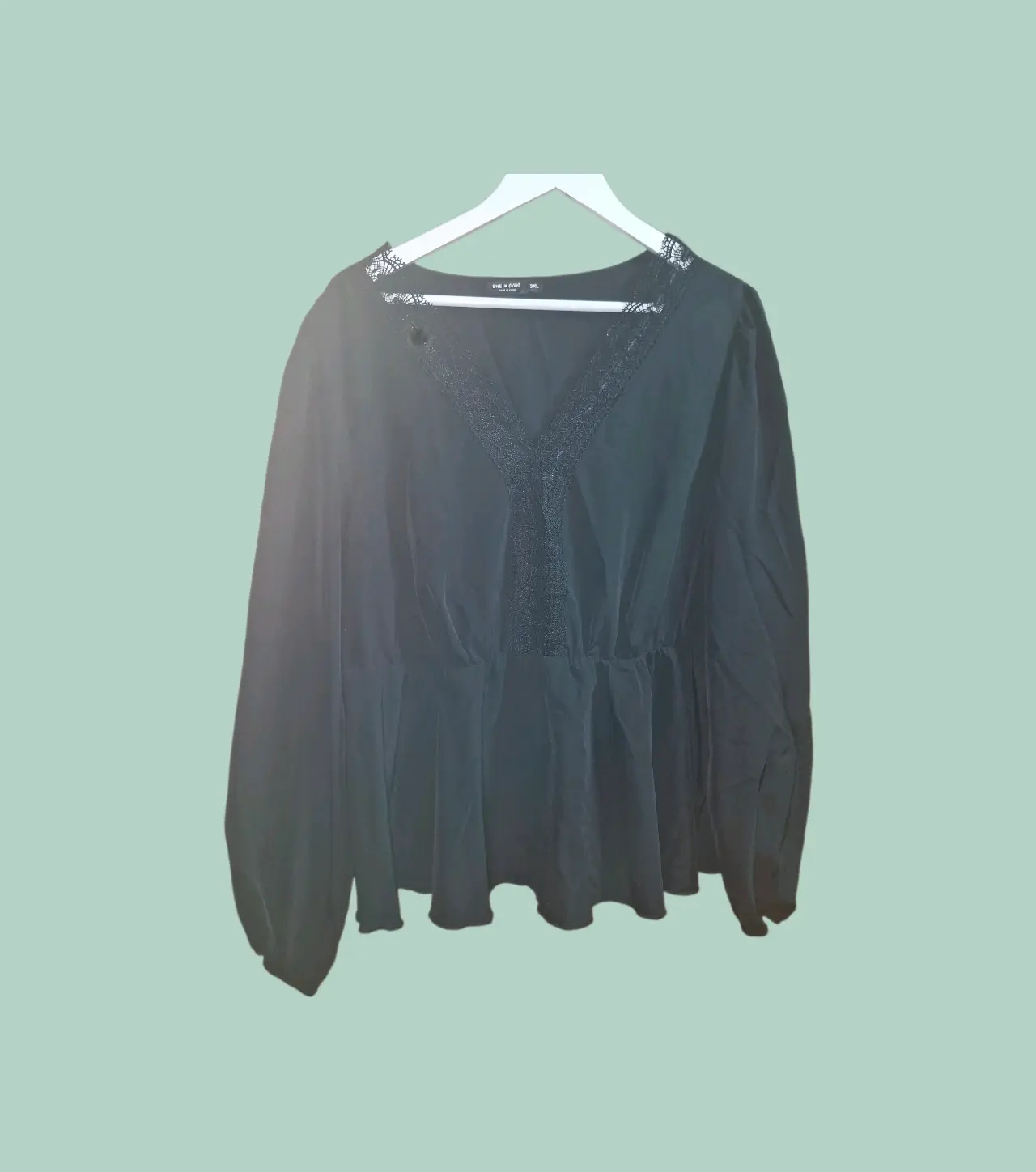 Blusa negra con encaje