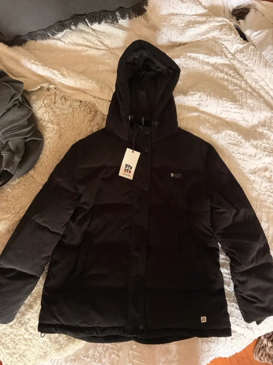 Chaqueta negra Stoked con capucha - miniatura 3