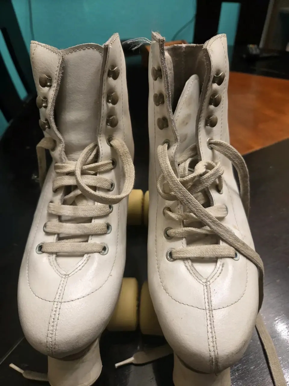 Patines de cuatro ruedas blancos - miniatura 2