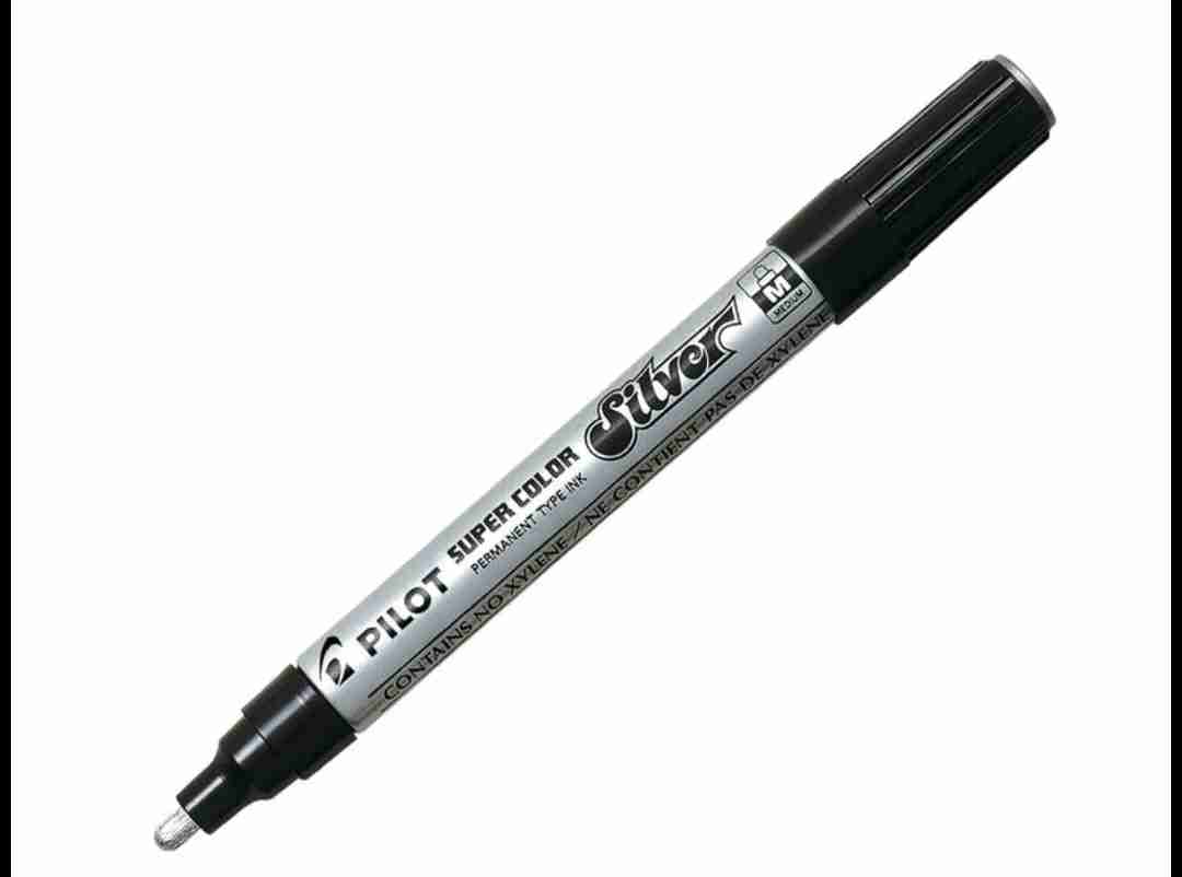 Marcador permanente color plata