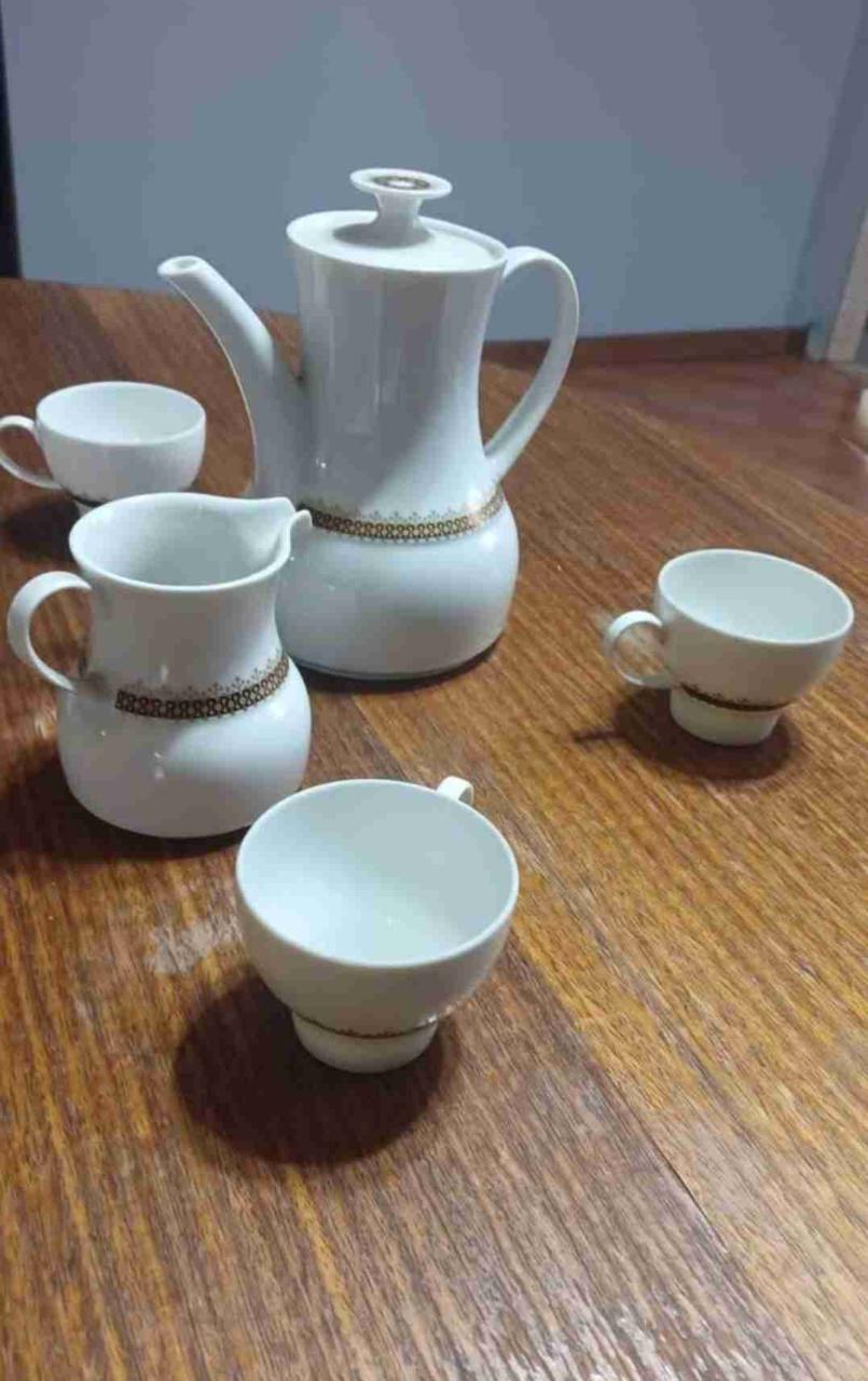 Juego de té de porcelana blanco