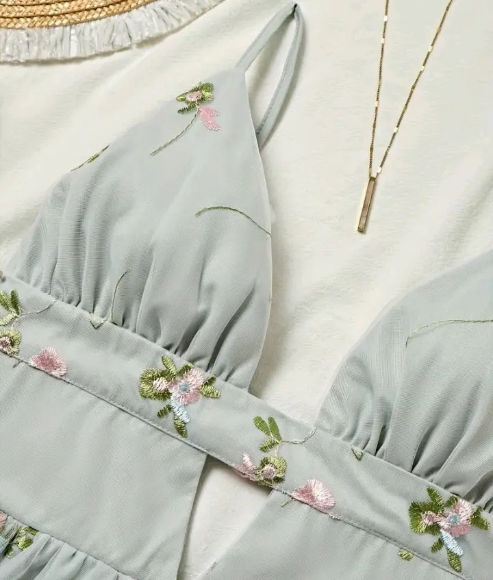Vestido floral verde suave - miniatura 3
