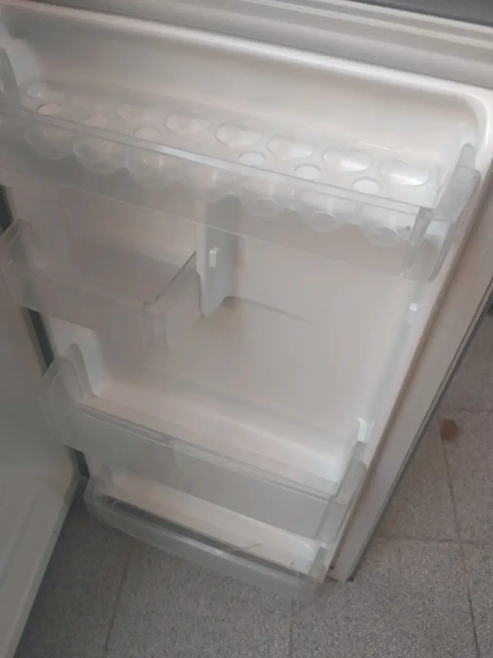 Refrigerador pequeño en buen estado - miniatura 1