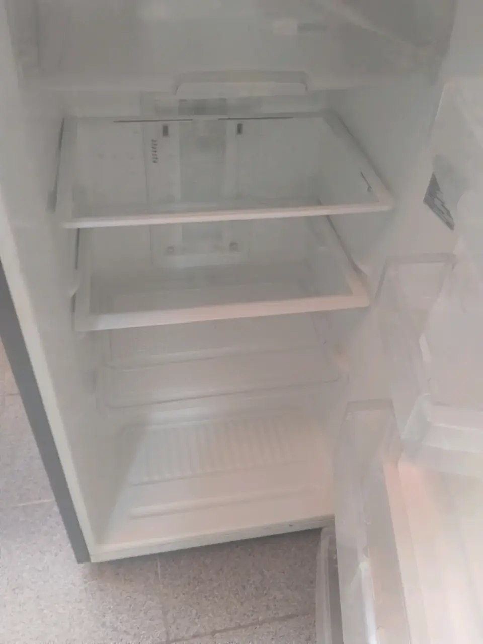 Refrigerador pequeño en buen estado - miniatura 2
