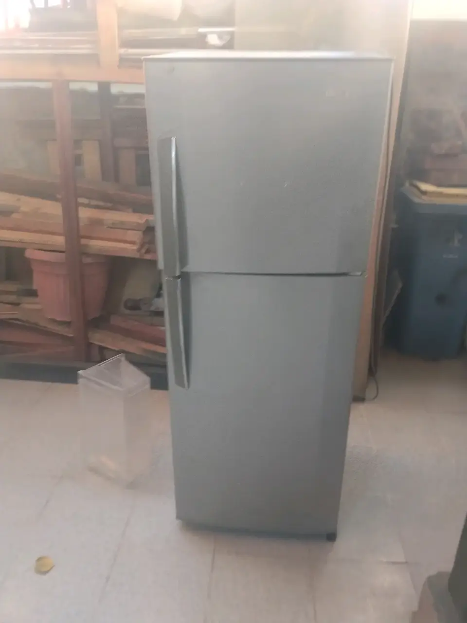 Refrigerador pequeño en buen estado - miniatura 3