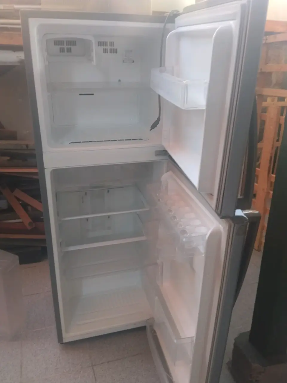 Refrigerador pequeño en buen estado - miniatura 6