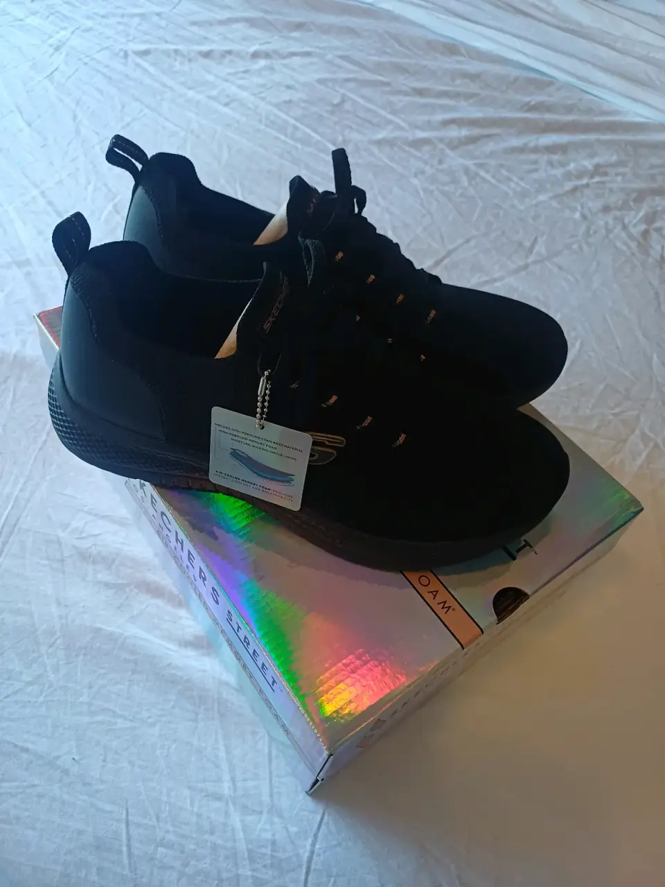 Zapatillas negras modernas - miniatura 1