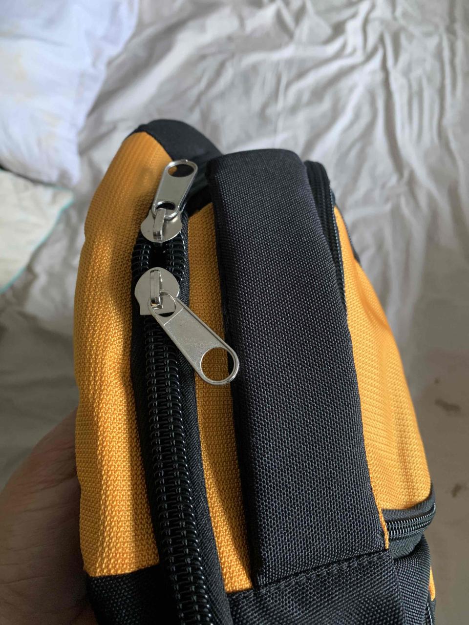 Mochila CAT amarilla y negra - miniatura 3