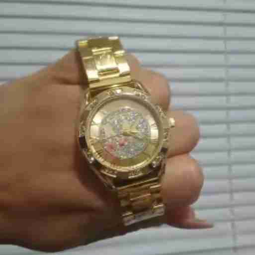 Reloj dorado con diseño brillante - miniatura 6