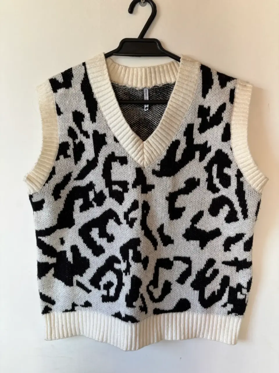 Chalecos animal print y verde $5.000 c/u - miniatura 1