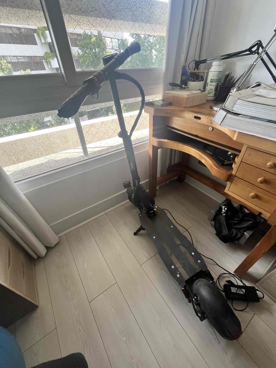 Scooter eléctrico plegable negro - miniatura 1