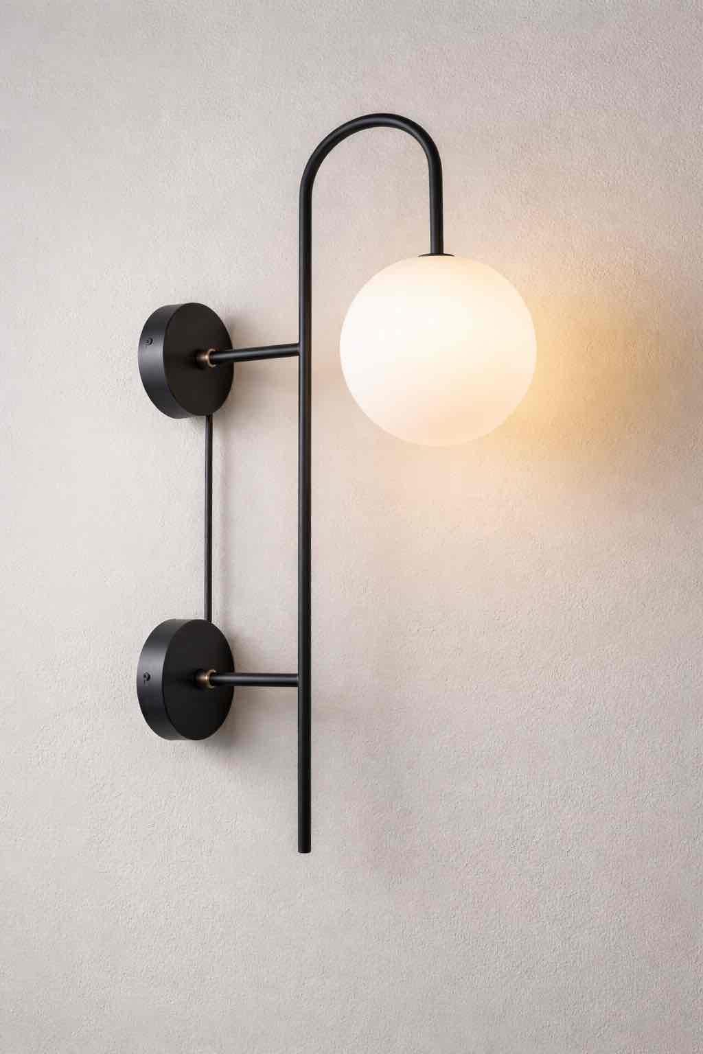 Lámpara de pared negra minimalista