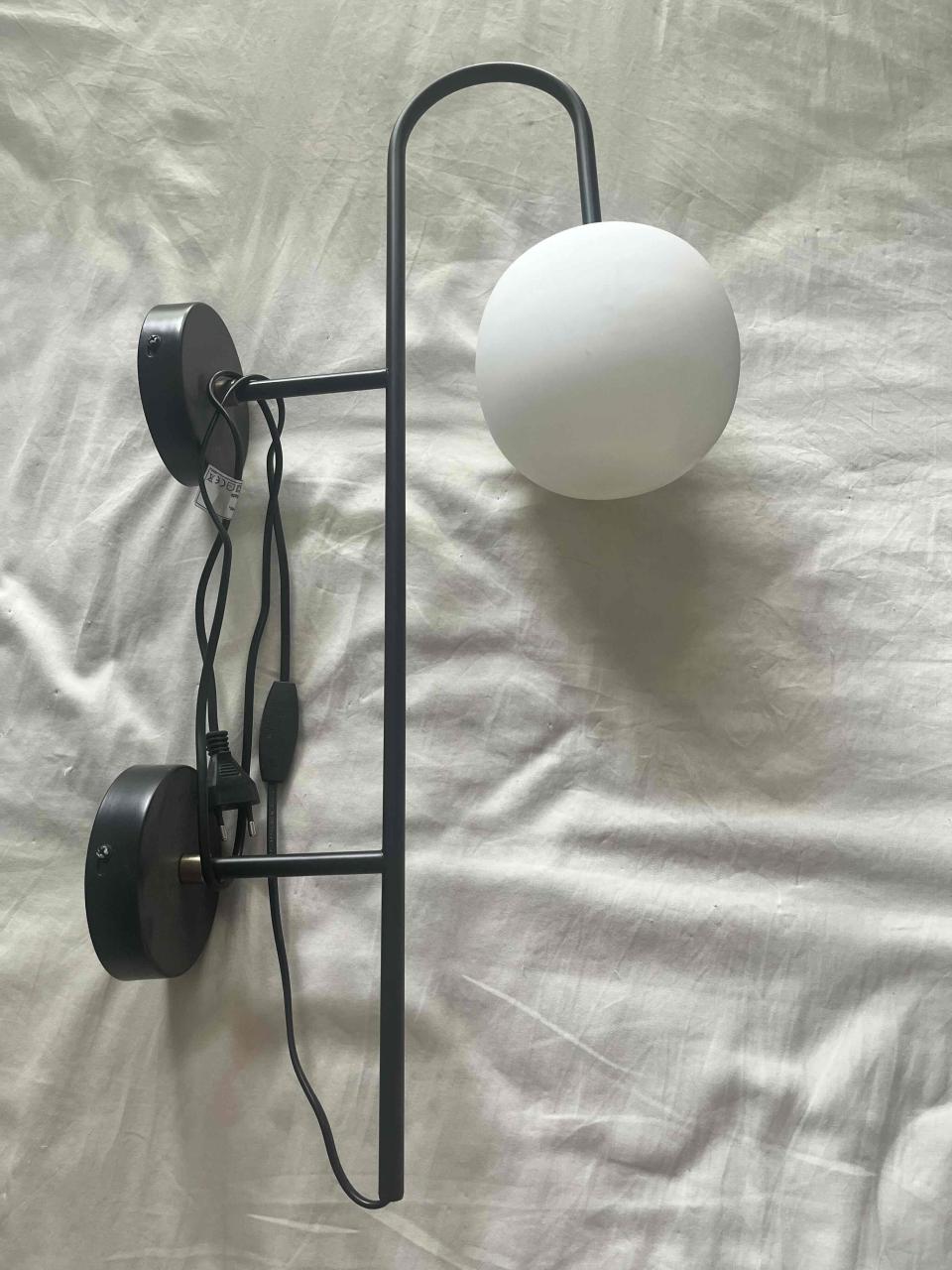 Lámpara de pared negra minimalista - miniatura 4