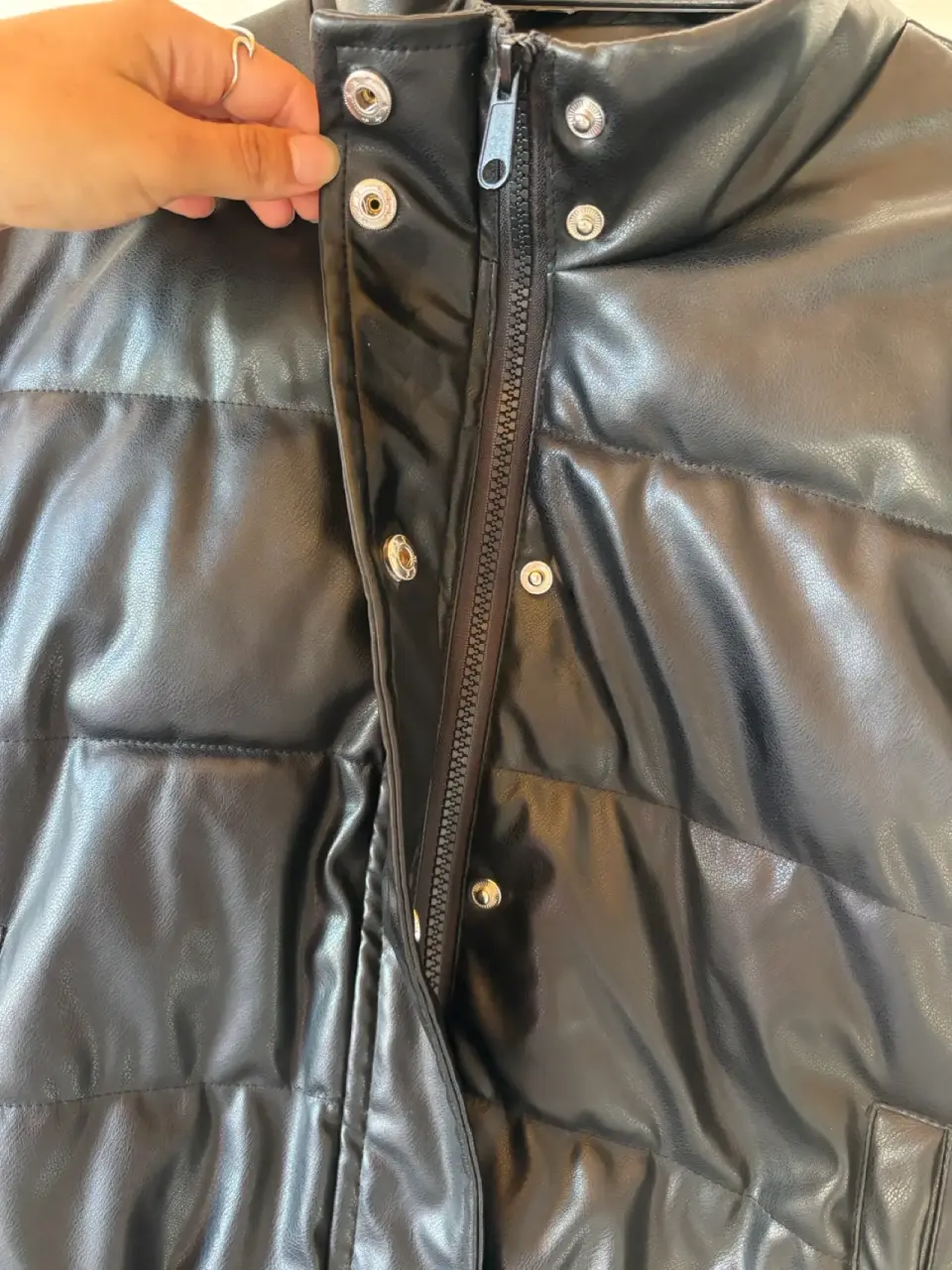 Chaqueta puffa eco cuero niña - miniatura 2