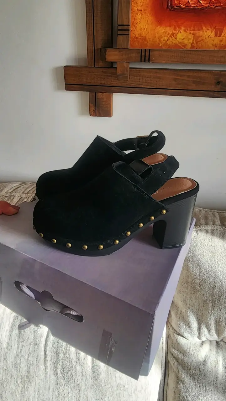 Zuecos negros con tachas - miniatura 2