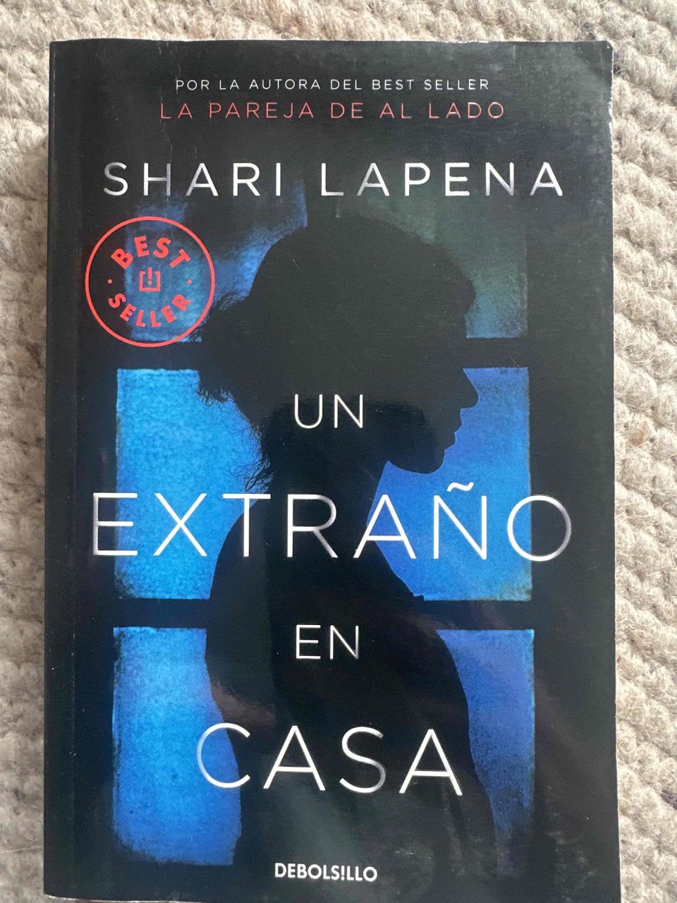 Libro Un extraño en casa - miniatura 1