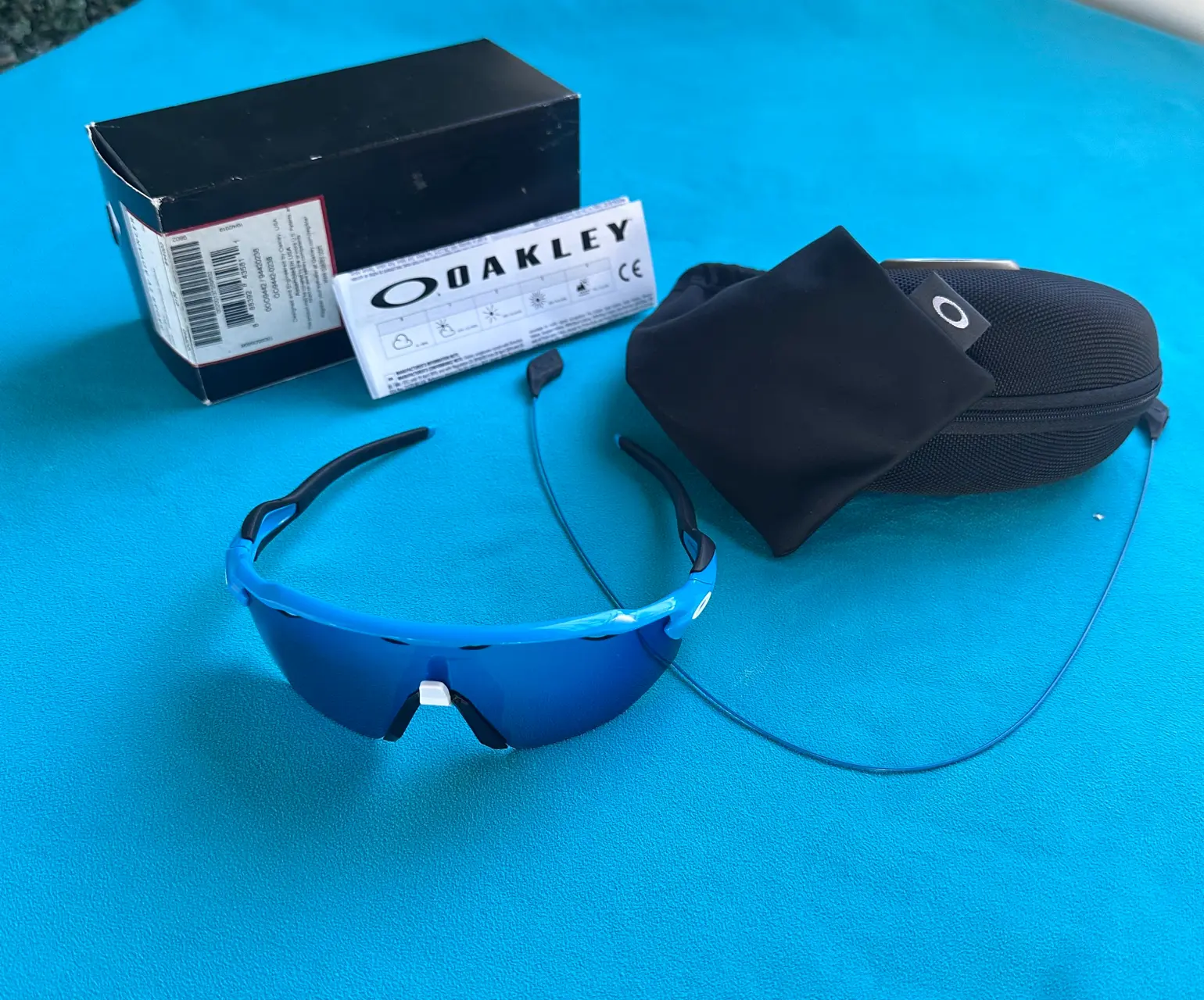 Gafas deportivas Oakley azul - miniatura 1