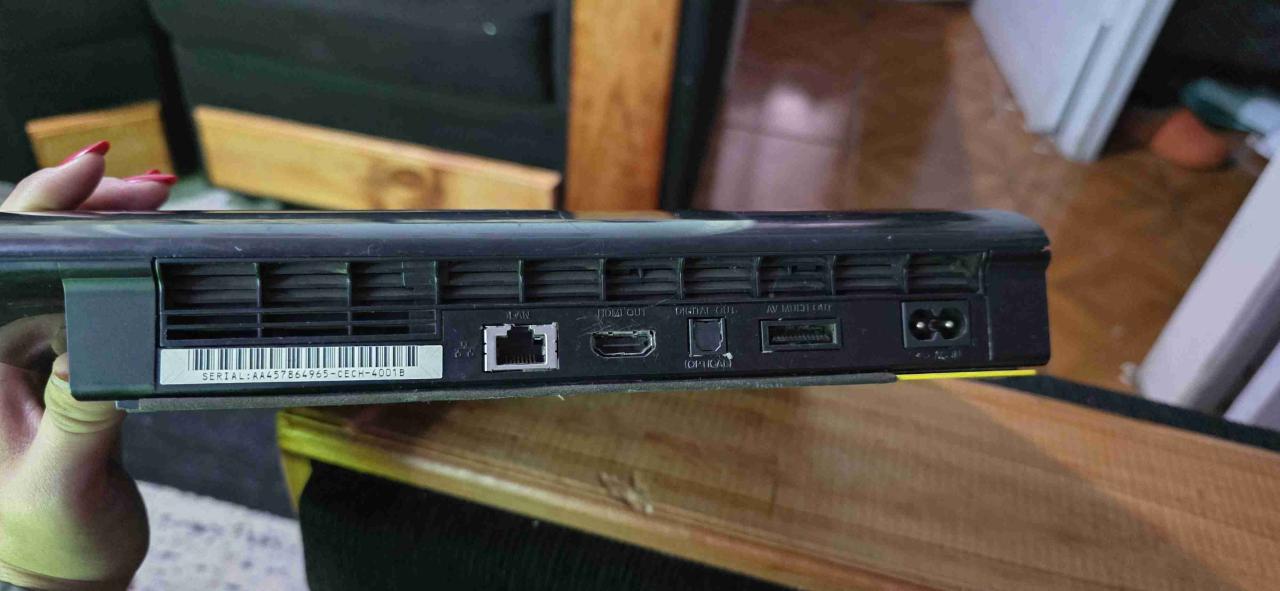 Consola PS3 negra usada - miniatura 4