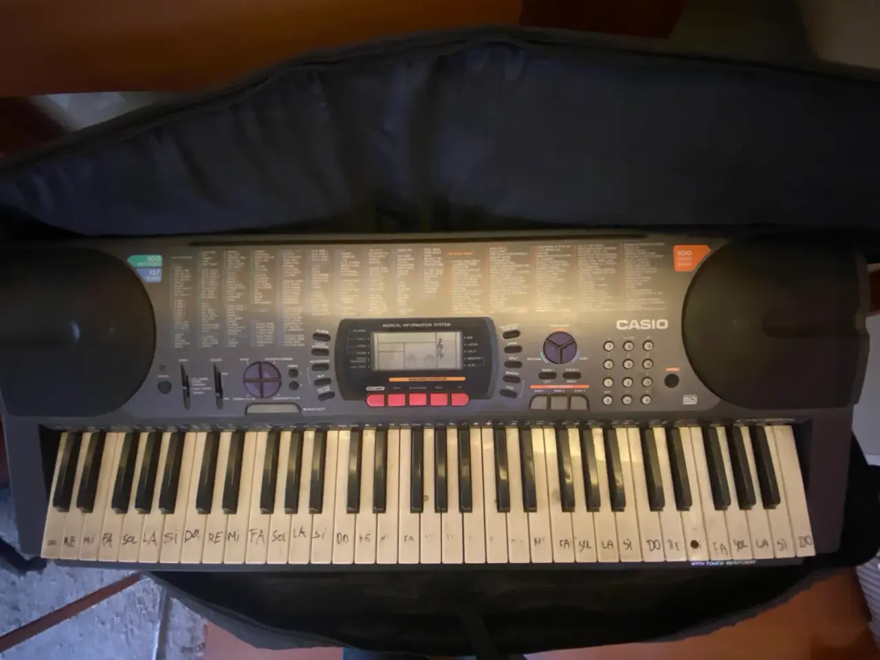 Teclado Casio 61 teclas - miniatura 1