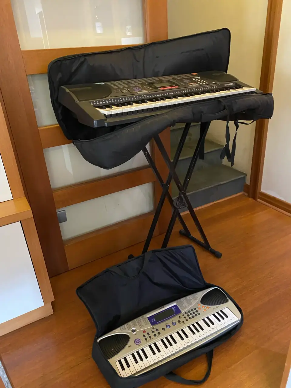 Teclado Casio 61 teclas - miniatura 3